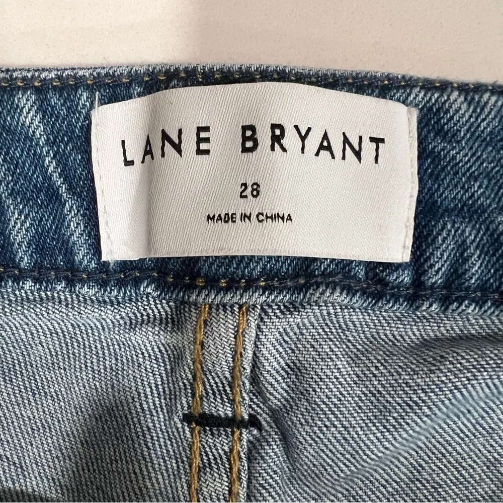 NWT Lane Bryant Distressed High Rise Classic Straight Leg Signature Fit Jeans 28